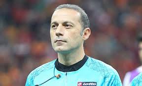 Bu işi yaşamının ilk sırasına almış, hayatının en önemli uğraşısı haline getirmiş bir isim cüneyt çakır. Uefa Dan Cuneyt Cakir A Gorev Spor Haberleri
