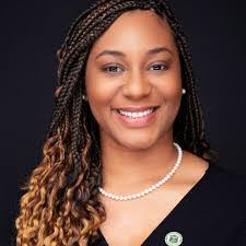 Traci Bell's Instagram, Twitter & Facebook