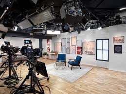 A Look Inside Meredith Corporation S Modern New Los Angeles Office Office Interiors Interior Design Firms Open Space Office