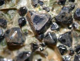 Chromite Mineral Information Data And Localities