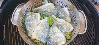 Ricetta Filetti Di Orata Alla Griglia Su Letto Di Erbe Aromatiche Passionebbq It