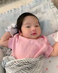 Wanita yang feminim dan hidup orang terkenal: Selamat Datang Ke Dunia Alaia Kongsi Wajah Anak Selepas 7 Hari Izara Suami Pilih Nama Irisa Alaia Keluarga