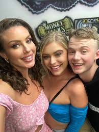 TW Pornstars - Mandy Waters. Twitter. 🤫 Put a cock in it — no talking in  the Library 📚 @MandyWatersXXX. 8:54 PM - 12 Nov 2022