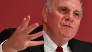 Foi presidente do conselho de administração do bayern entre 4 de março de 2010 e 14 de março de 2014, retornando a presidência do clube posteriormente, em novembro de 2016. Uli Hoeness Wutend Uber Flug Probleme Fur Fc Bayern Munchen