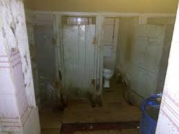 Ayanbisi revealed that the photo was taken in jaja hall, university of lagos. Shame Unilag Student Shares Nasty Eyesore Photos Of Their Toilets Bathrooms Naijaloaded
