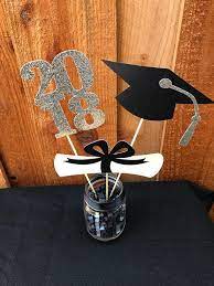 Que Fabulosa Manera De Acento Dia Grande De Sus Egresados Este Prec Centros De Mesa Graduacion Ideas De Fiesta De Graduacion Fiestas De Graduacion Decoracion