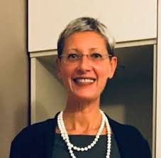 Teresa calandra started her career as a catwalk model for designers like giorgio armani with the help of her friend teté coustarot. Fno Tsrm Pstrp La Prima Presidente Donna E Teresa Calandra