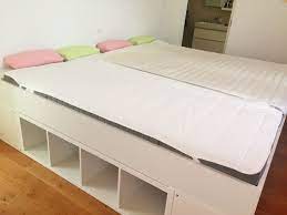 Die regale bilden das spätere bettgestell. Familienbett Bauanleitung Kallax Bett Familien Bett Bett Selber Bauen