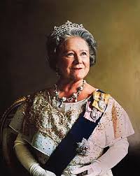 Она является монархом в пятнадцати государствах. Bouz Lajon Elizaveta Vikipediya