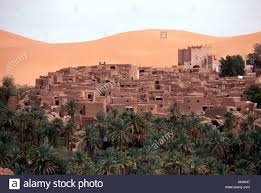 The tagelmust (also known as cheich, cheche and litham) is an просмотров 3 тыс.4 года назад. Oasis Township Von Taghit Sand Dunen Sahara Wuste Algerien Nordafrika Stockfotografie Alamy