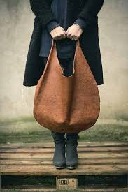 Tote bag menjadi idola bagi beberapa wanita karena kompartemennya yang. Berbagai Jenis Tas Wanita Dan Saat Yang Tepat Menggunakannya Blog Unik
