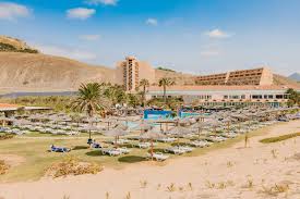The beach is bathed by a sea of calm and crystal clear. Vila Baleira Hotels Resorts Die Perle Des Atlantiks Und Die Goldene Insel