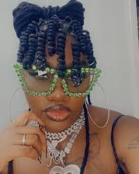 Robin Roebuck's Instagram, Twitter & Facebook