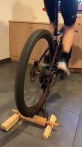 Realice una variedad de ejercicios para la parte superior y baja del cuerpo al tiempo que incorpora el uso de pesas para alcanzar sus objetivos de construir y mantener. Hacer Bicicleta Estatica Con Bici Normal Off 73
