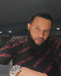 Larry Record's Instagram, Twitter & Facebook