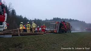Die ntegrierte landesleitstelletirol ist seit oktober 2007 am heutigen standort bei der berufsfeuerwehr innsbruck in betrieb. Pin Auf Feuerwehr Im Einsatz