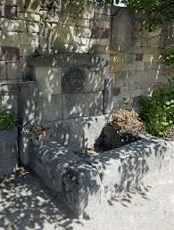 Fontaine Murale Avec Mascaron De Faune En Pierre En Vente Chez Alain Bidal Materiaux Anciens Fontaine Murale Fontaine De Jardin Parement Mural