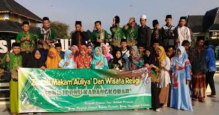 Fathurrohman, ketua pr ipnu periode sebelumnya berharap, agar kepengurusan yang sudah dilantik ini bisa solid, sehingga dapat menjalankan progam yang sudah diagendakan bersama. Supergoldencrisp Background Pamflet Ziarah Bersama Ipnu Ippnu Logo Ipnu Ippnu Tanpa Background Ziarah Bersama Ipnu Ippnu Ancab Comal Kab Pml