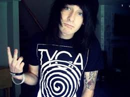 Watched The Episode Of Catfish He Was On And He Is All Around A Cool Person And A Simple Sweetheart Seriously People Of His Breed Tv Shows Catfish Emo Boys