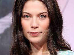 Clips aus die tore der welt bei sat.1 Nora Von Waldstatten Bereitet Sich Intensiv Auf Rollen Vor Bunte De