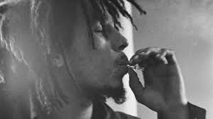 Während der therapie ließ sich bob marley als am 8. Wer Weiss Denn Sowas Handelt I Shot The Sherriff Von Bob Marley Von Verhutung Swr1