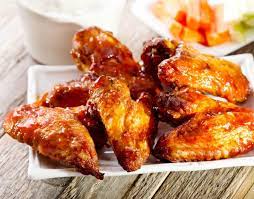 Coba dibuat menjadi spicy chicken wings atau yang terkenal dengan sebutan sayap ayam pedas yuk, keluarga pasti suka! Resep Klasik Spicy Chicken Wings Ala Pizza Hut Womantalk