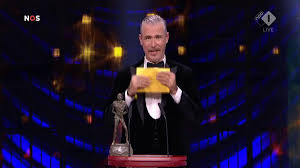 Daarna volgt iedere dag een nieuwe aflevering. Eric Corton