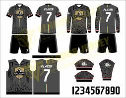 Berdasarkan model lubang leher, kaos juga dibagi menjadi beberapa jenis, yaitu: Lubang Leher Kerah V Neck Jersey Futsal