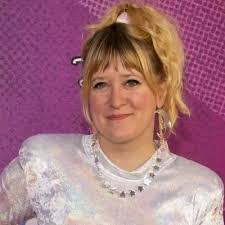 Amy Reeder's Instagram, Twitter & Facebook