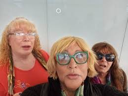 Estamos muy tristes, hoy se fue nuestra queridísima amiga Gaby Anderson.  Hace dos años, con mucha voluntad política y amor, se logró que Gaby entre  a trabajar al Archivo Nacional de la