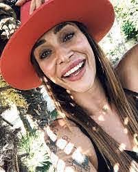 Nina Perrelli's Instagram, Twitter & Facebook