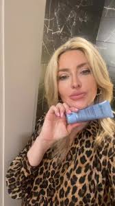 This antioxidant rich masque delivers superior anti-aging and skin  restorative benefits, influences collagen production and improves skin  elasticity. Enzymes act like PAC-MAN eating dead skin cells ...