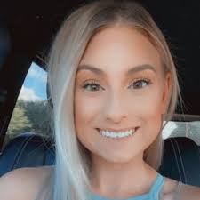 Katie LeBlanc (@kayyelizabetth)