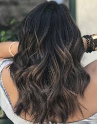 Here, highlights and lowlights accent the darker base, both in auburn and blonde hair colors. Ladies It S Time To Light Up Your Llife With Hair Highlights Bewakoof Blog
