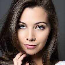 Lisa Hofer's Instagram, Twitter & Facebook