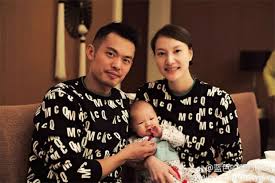 He was the 2017 world champion and the bronze medalist at the 2016 summer olympics. Lin Dan Xie Xingfang Celebrate Chinese New Year With Family Members Badmintonplanet Com