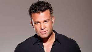 Κλίμα οδύνης επικρατεί στην πάτρα και ειδικότερα, στο πατρικό του τάσου μπερδέση, έπειτα από τη δολοφονία του το πρωί της δευτέρας, όταν άγνωστοι τον «γάζωσαν» στην βάρη. Kwstas Sommer To Story Gia Ton Filo Toy Taso Mperdesh Poy Dolofonh8hke Sth Barh