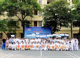 Phát biểu chào mừng tại buổi nhập học đầu tiên, thay mặt lãnh đạo và tập thể sư phạm đh kinh tế quốc dân, pgs.ts phạm hồng chương, hiệu trưởng nhà trường, chúc mừng các tân sinh viên đã vượt qua kỳ thi tốt nghiệp thpt trong điều kiện khó. P1mipb4suuxbdm