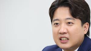 집 나간다고 통보한 남편 머리에 불지른 아내. Gdtefp3ikkcqrm