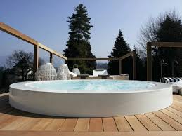 Whirlpool Im Garten Gonnen Sie Sich Diese Besonde Art Entspannung Mini Pool Whirlpool Whirlpool Fur Draussen