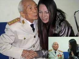 Về sau, ra hà nội, võ nguyên giáp học tiếp, đỗ bằng cử nhân luật và kinh tế chính trị học loại ưu vào năm 1937. Nghá»‡ SÄ© Viá»‡t Tiáº¿c ThÆ°Æ¡ng Ä'áº¡i TÆ°á»›ng Vo Nguyen Giap Bao NgÆ°á»i Lao Ä'á»™ng