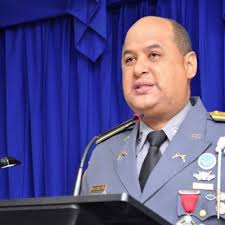 Báez Aybar confirma uniformados bebiendo cerveza son policías