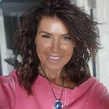 Are there jewelry stores in Idaho Falls that sell basic chain necklaces?