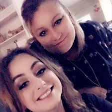 Does any1 know someone who's is a good artist to draw or paint a dog  portrait?