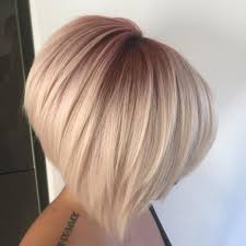 Le style capillaire asymétrique est gage d'élégance et de style. Des Idees Pour Adopter Le Carre Plongeant Court