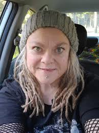 Will 20 vol developer lighten medium brown hair?