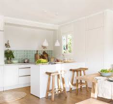 Una cocina elegante y sencilla que puede durar muchos años sin quedar nunca pasada de moda. Como Pintar Los Azulejos De La Cocina Paso A Paso