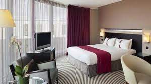 Metro line 14 takes you to the saint lazare and shopping centres such as les grands magasins in 5 minutes. Hotel Holiday Inn Paris Porte De Clichy Clichy Holidaycheck Grossraum Paris Frankreich