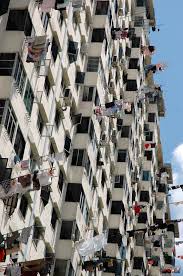 Sebaiknya sempatkan untuk menjemur pakaian di luar rumah, misalnya seperti di teras atau balkon rumah. Tempat Jemur Baju Singapore May 2008 Keriangandunia Flickr