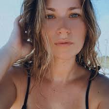 i hate the whole “do you think taylor swift got the ick after the super  bowl ??” discourse right now like NO i think she supported her equally  loving and adoring partner